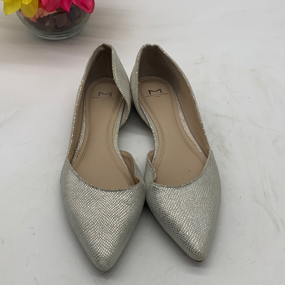 Marc Fisher Sunny Pointy Silver Flat Size 6M MCL4554E